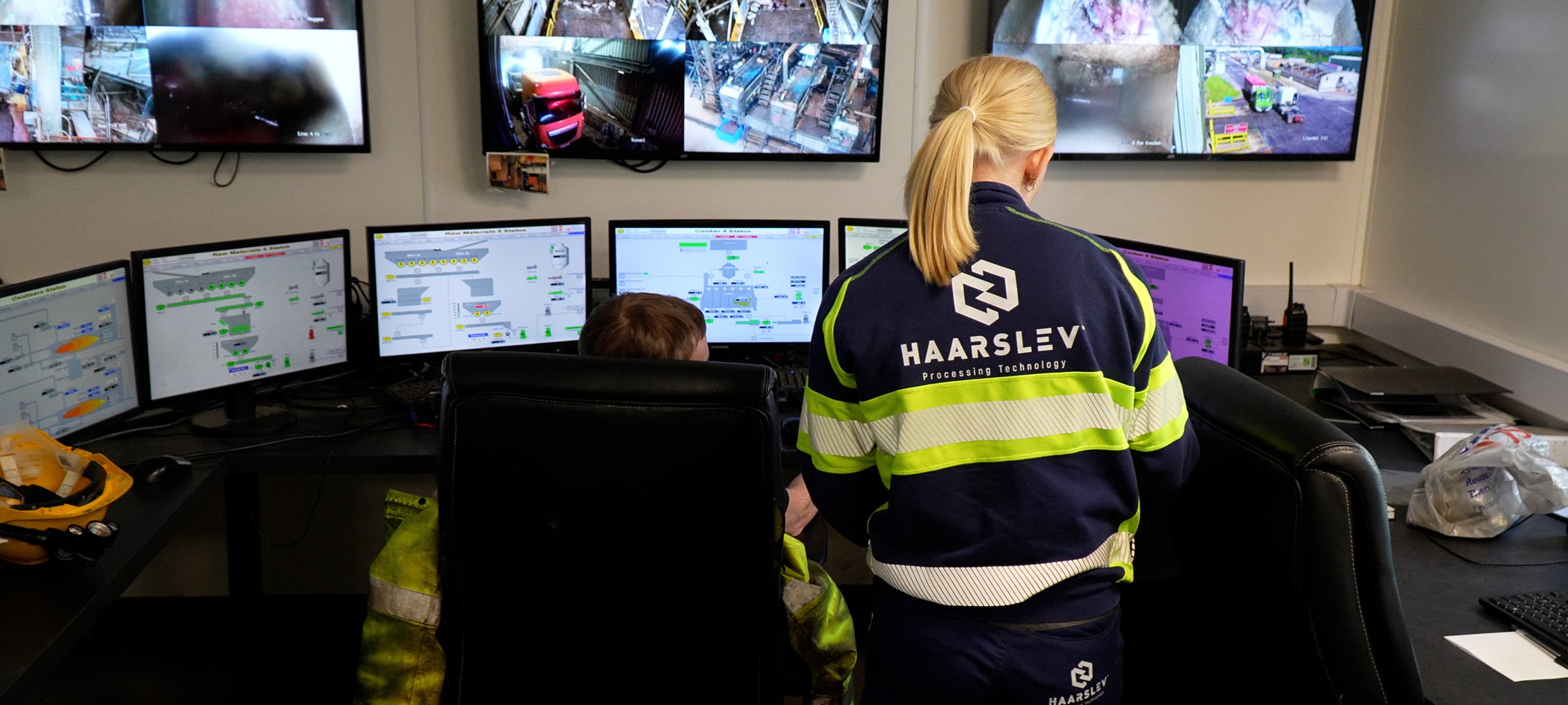 Haarslev technician supporting operators after installation